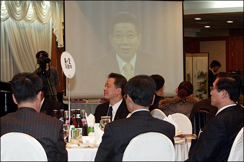 노무현 대통령은 축하영상 메시지에서 "임기를 마치는 날까지 뚜벅뚜벅 열심히 가겠다"고 개혁에 대한 다짐을 밝혔다. 